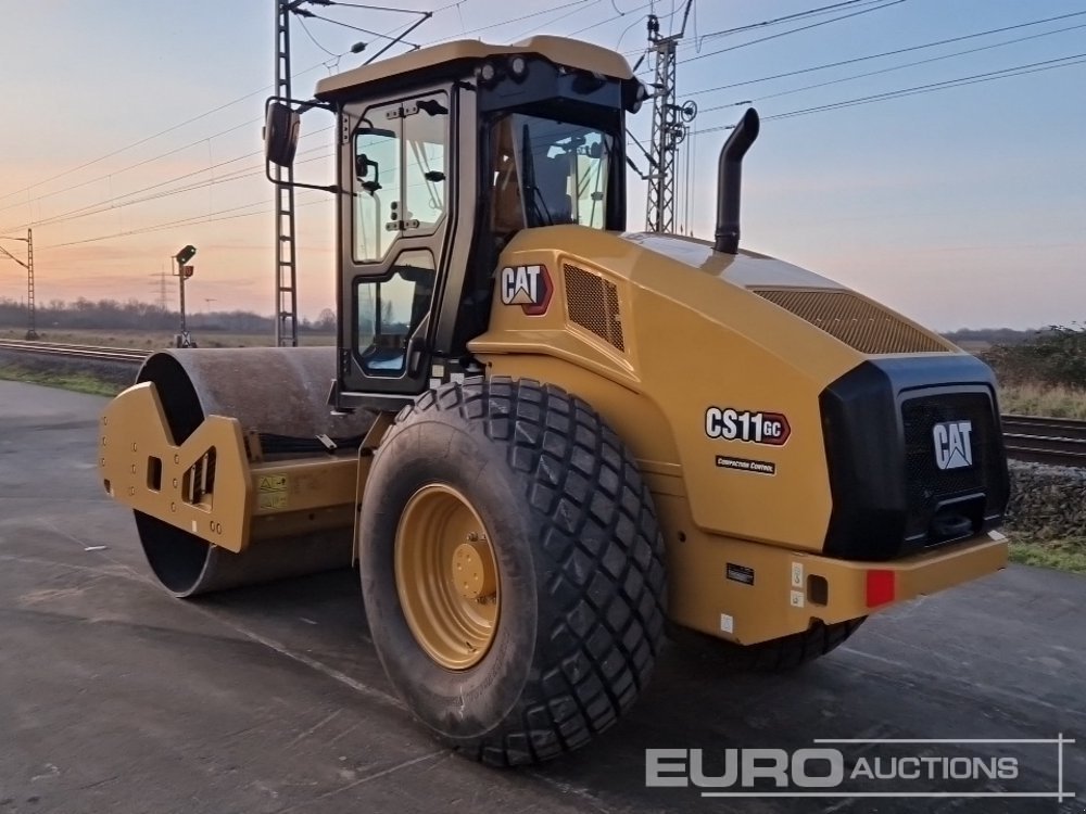 Walze des Typs CAT CS11GC, Gebrauchtmaschine in Dormagen (Bild 3)