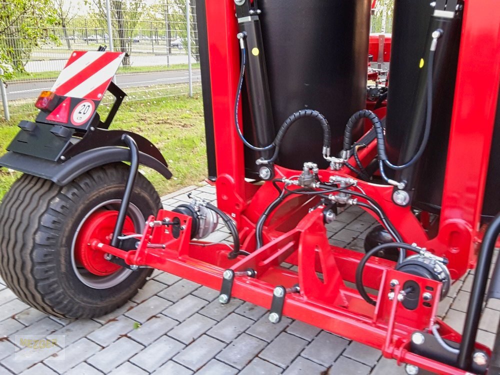 Walze des Typs SMS Wiesenwalze mit APV-Streuer GOLEM 540, Glattwalze, Neumaschine in Ditzingen (Bild 3)