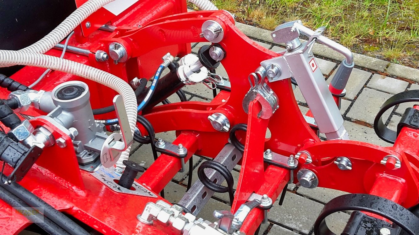 Walze des Typs SMS Wiesenwalze mit APV-Streuer GOLEM 540, Glattwalze, Neumaschine in Ditzingen (Bild 5)