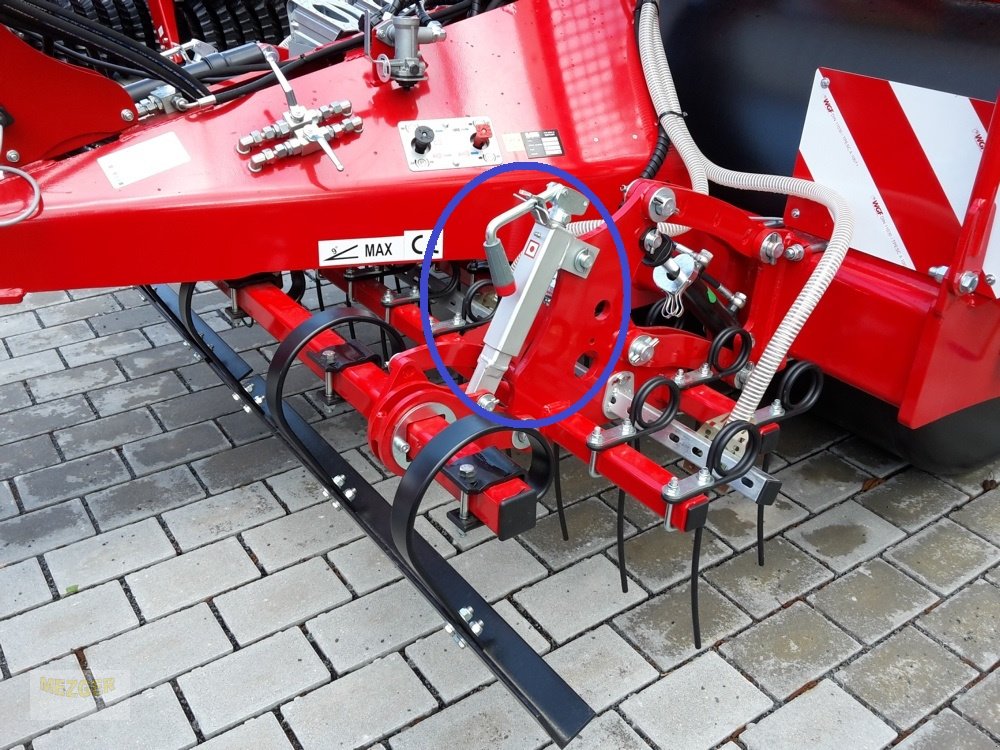 Walze des Typs SMS Wiesenwalze mit APV-Streuer GOLEM 540, Glattwalze, Neumaschine in Ditzingen (Bild 7)