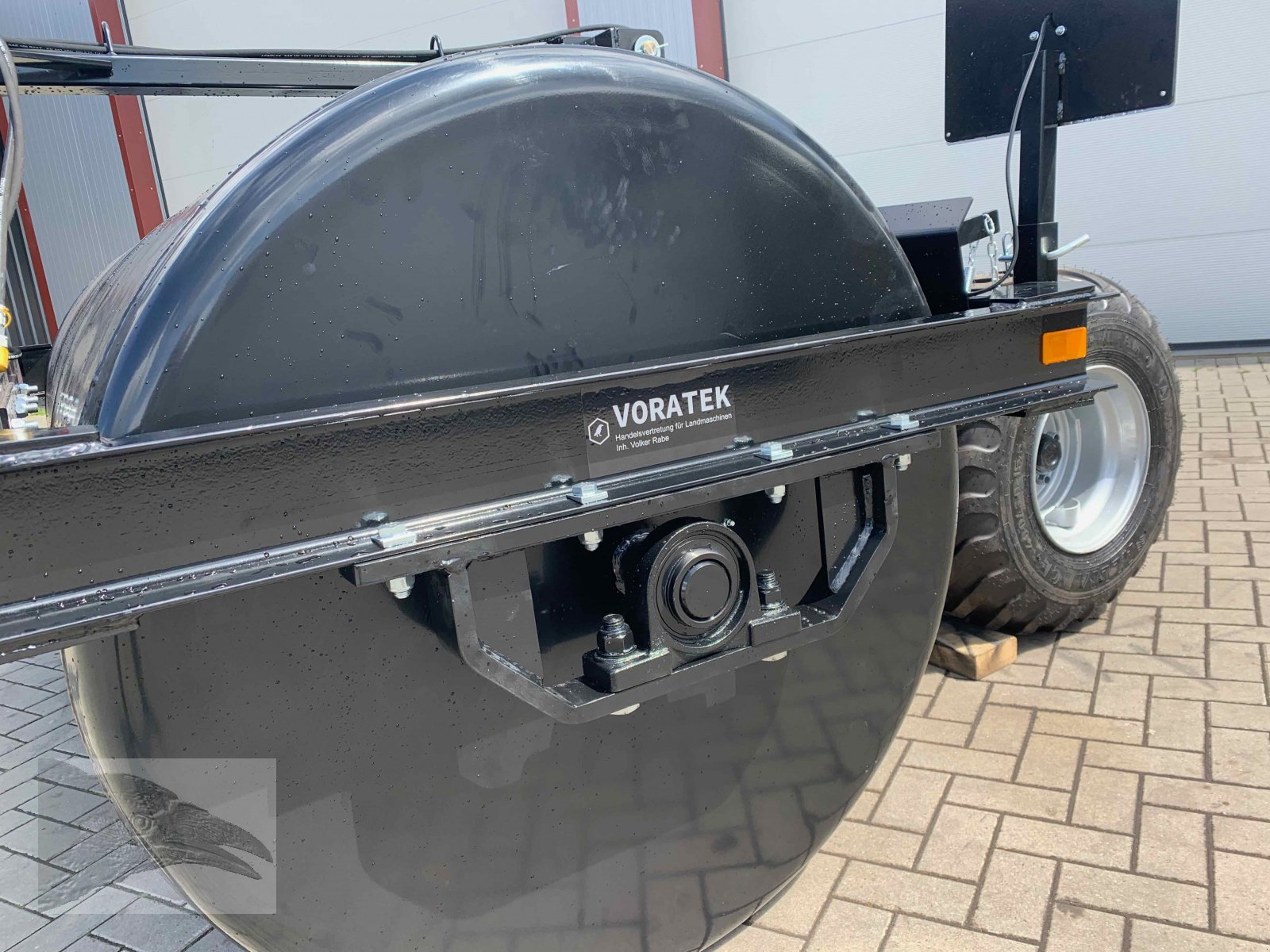 Walze des Typs VORATECK Wiesenwalze mit Fahrgestell und Druckluftbremse, Neumaschine in Südheide (Bild 2)