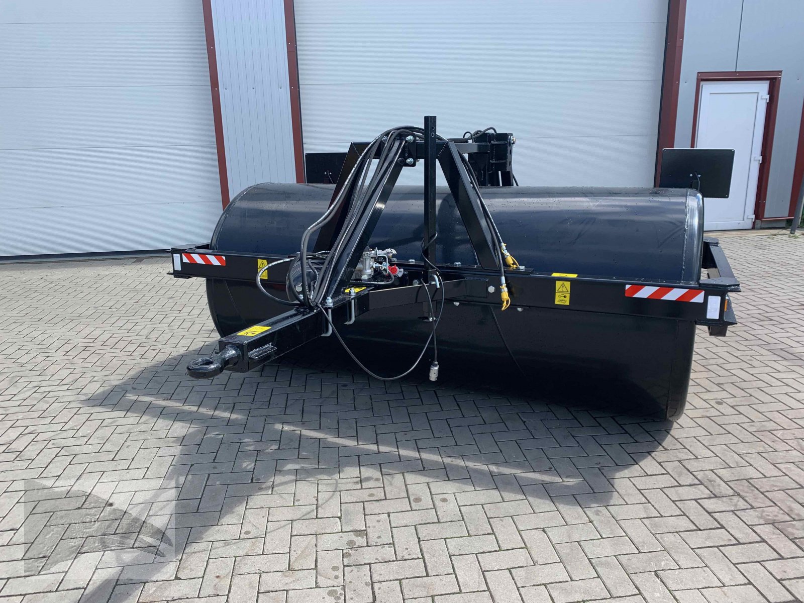 Walze des Typs VORATECK Wiesenwalze mit Fahrgestell und Druckluftbremse, Neumaschine in Südheide (Bild 4)