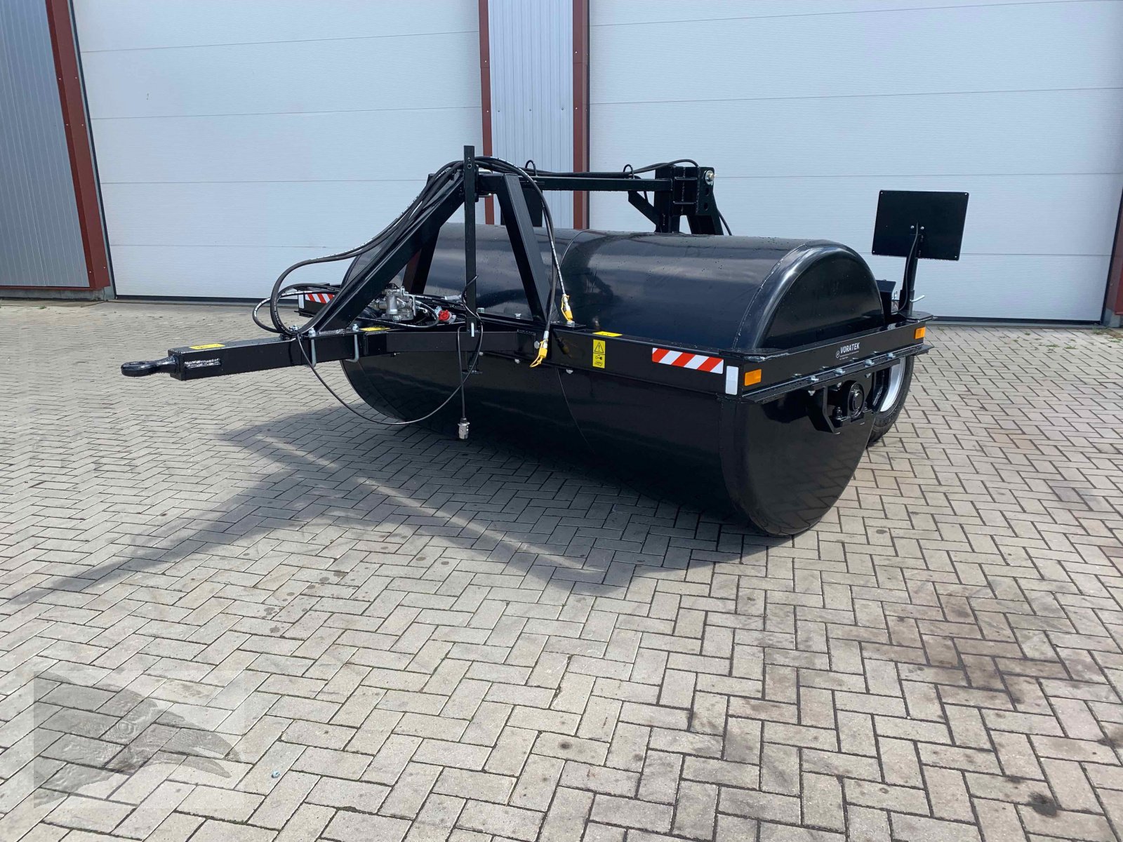 Walze des Typs VORATECK Wiesenwalze mit Fahrgestell und Druckluftbremse, Neumaschine in Südheide (Bild 5)