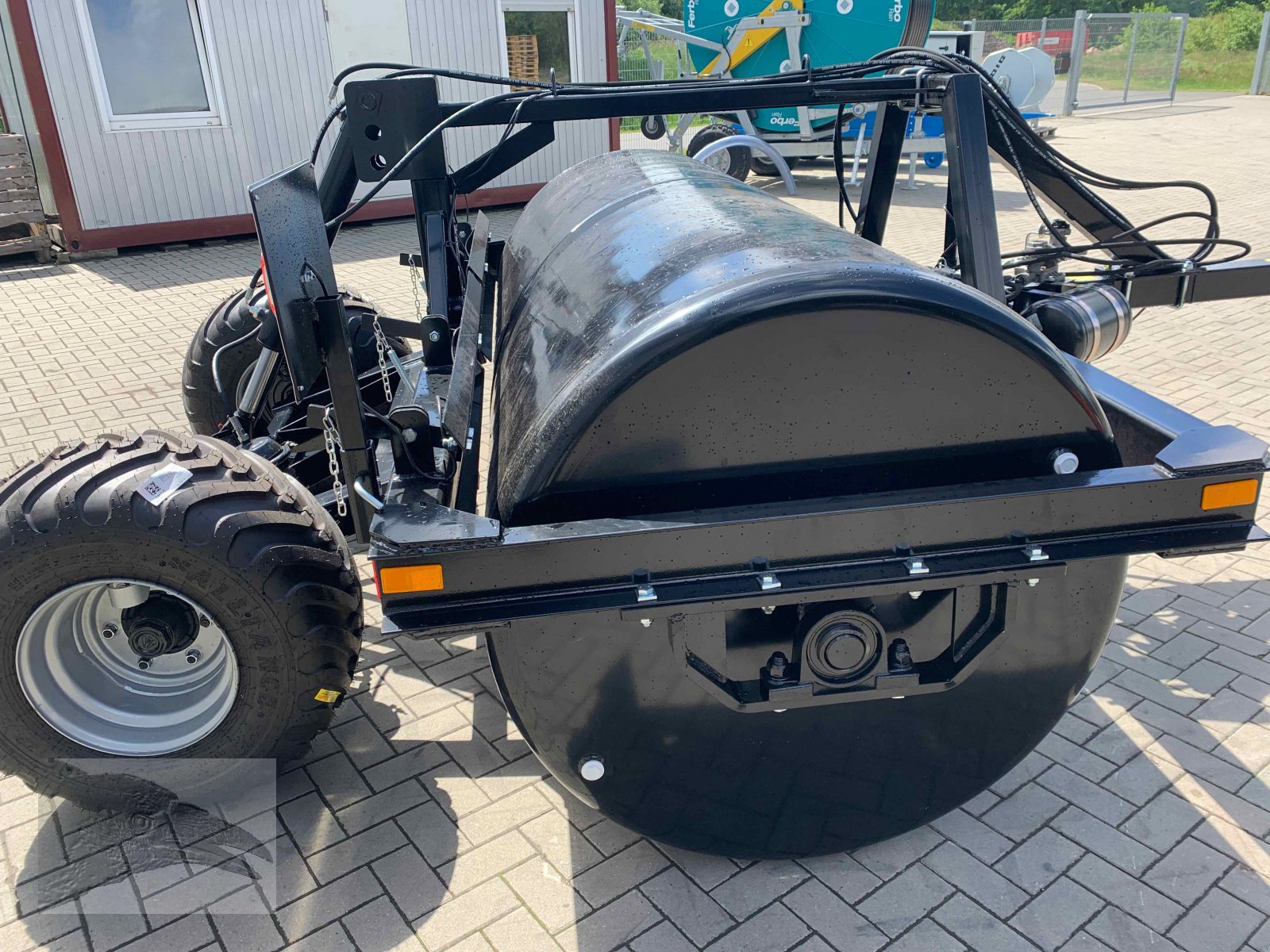Walze des Typs VORATECK Wiesenwalze mit Fahrgestell und Druckluftbremse, Neumaschine in Südheide (Bild 7)