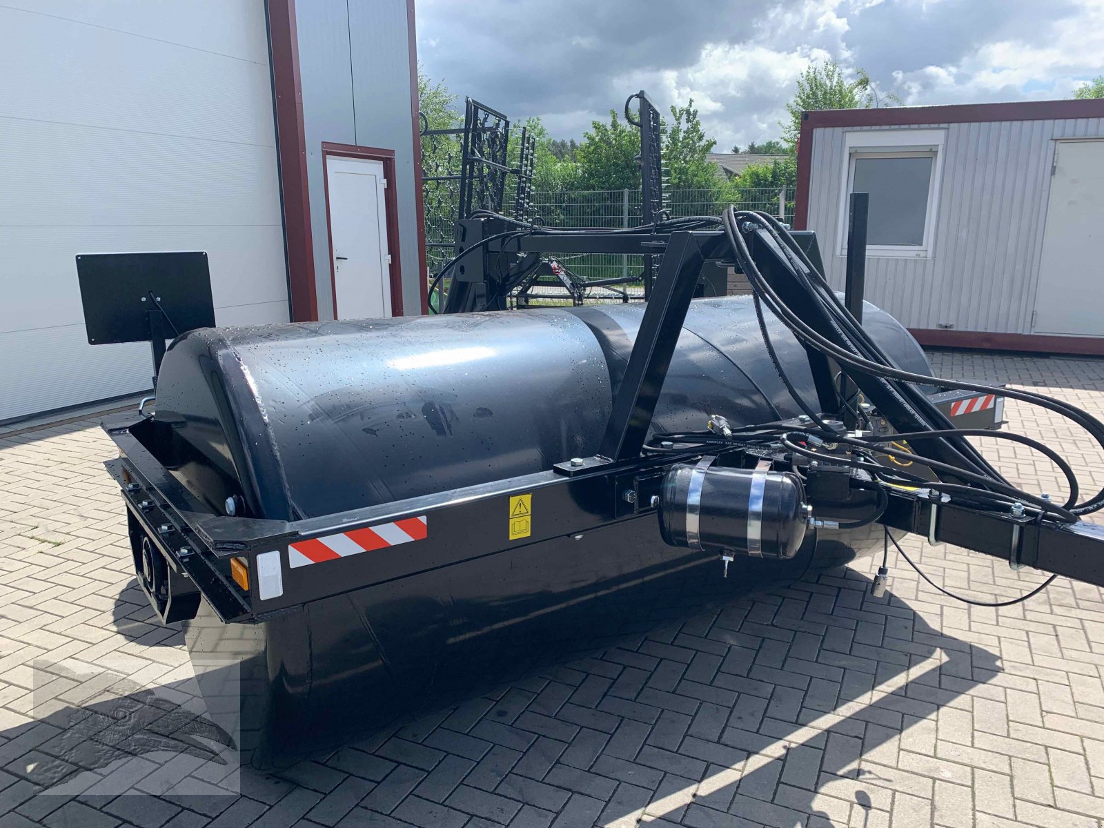 Walze des Typs VORATECK Wiesenwalze mit Fahrgestell und Druckluftbremse, Neumaschine in Südheide (Bild 10)
