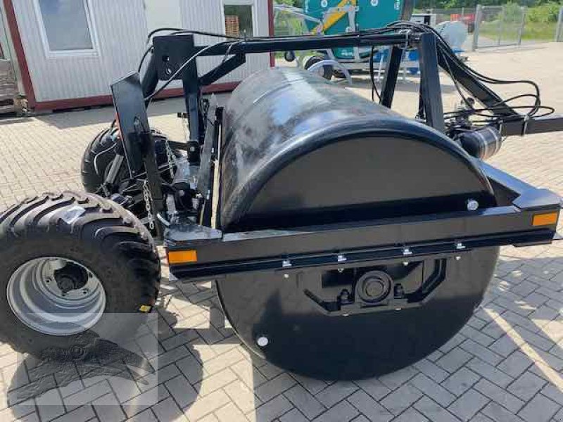 Walze типа Voratek Wiesenwalze 275cm mit Fahrgestell und Druckluftbremse, Neumaschine в Südheide (Фотография 10)