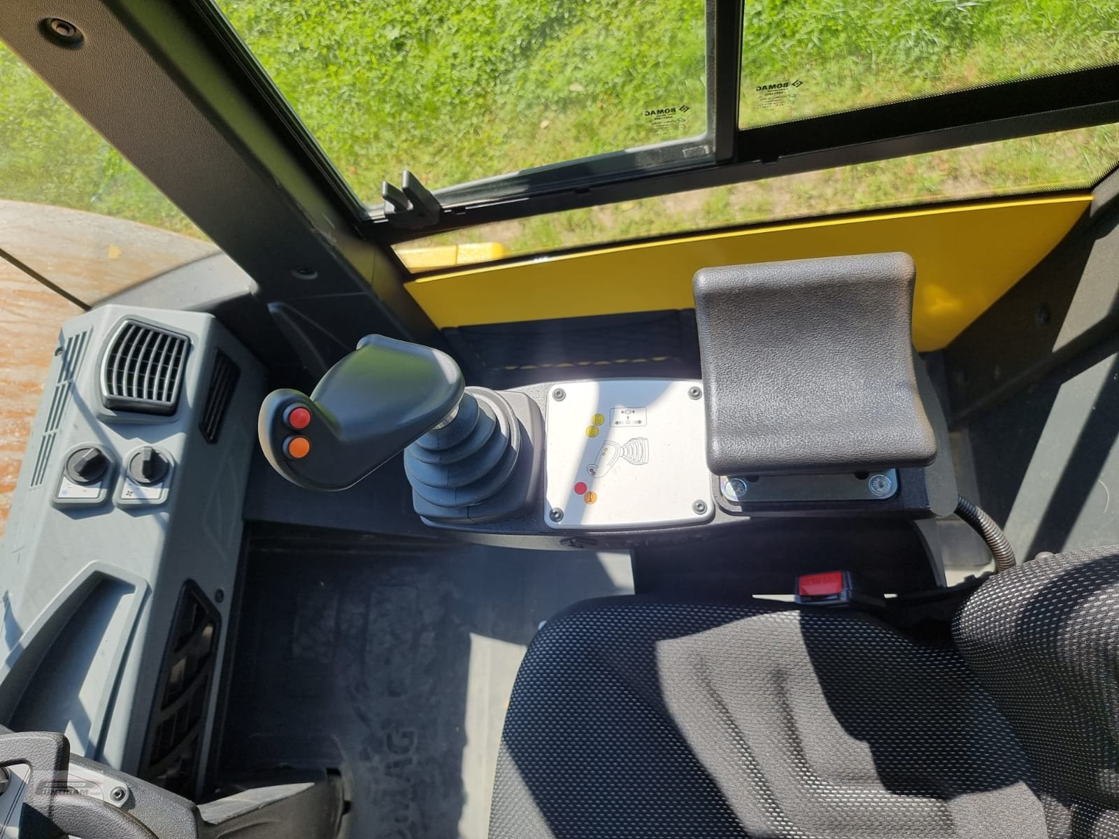 Walzenzug des Typs Bomag BW 213, Gebrauchtmaschine in Deutsch - Goritz (Bild 18)