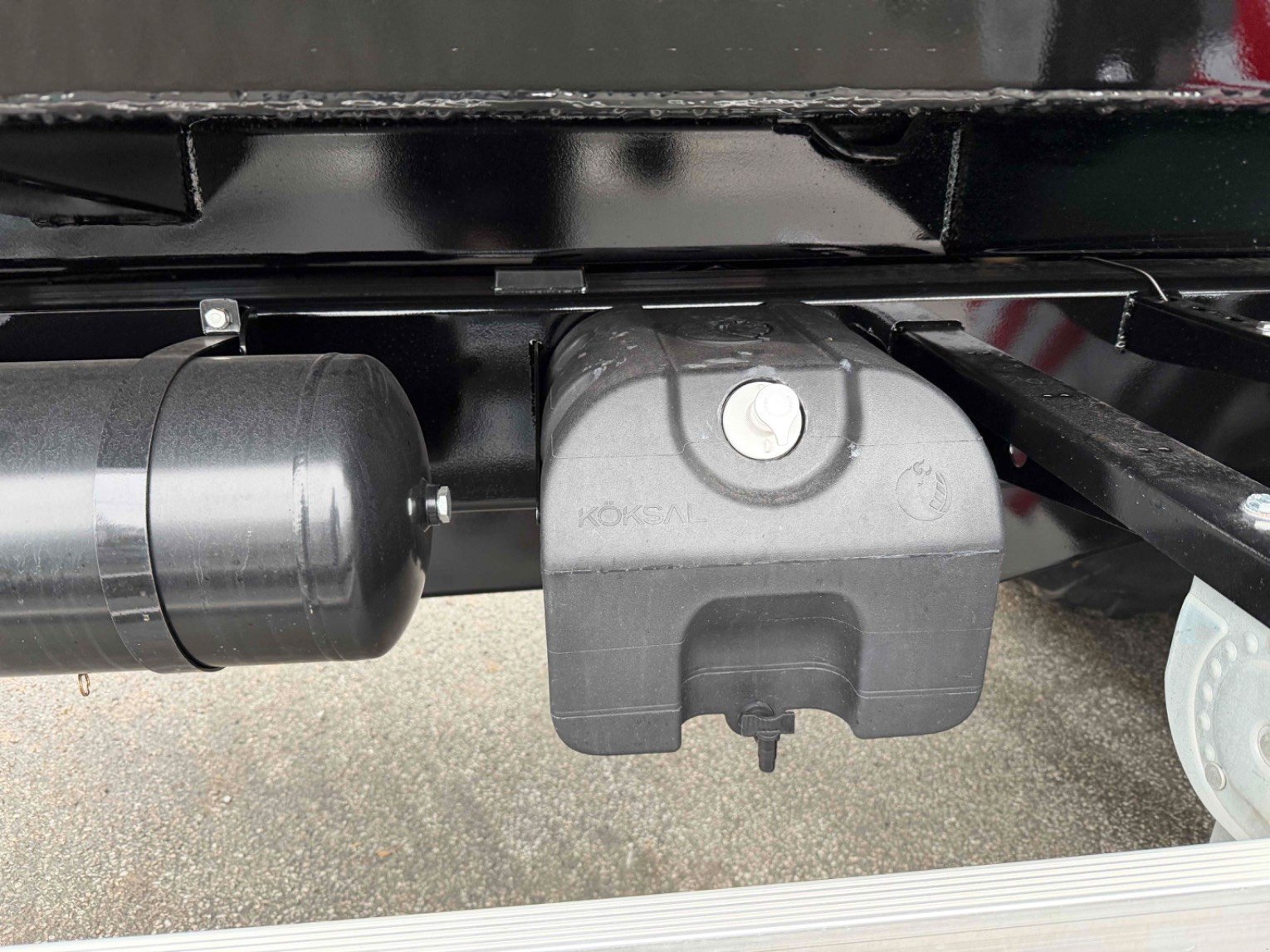 Wannenkipper Türe ait Hummel RMH44160, Gebrauchtmaschine içinde LA SOUTERRAINE (resim 9)