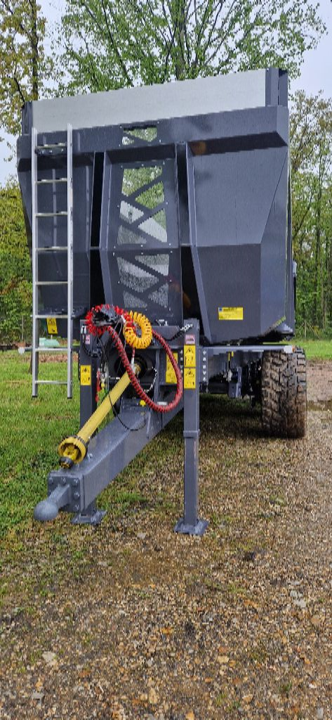 Wannenkipper des Typs Perard X-TANK 86-3, Gebrauchtmaschine in SYLVAINS LES MOULINS (Bild 4)