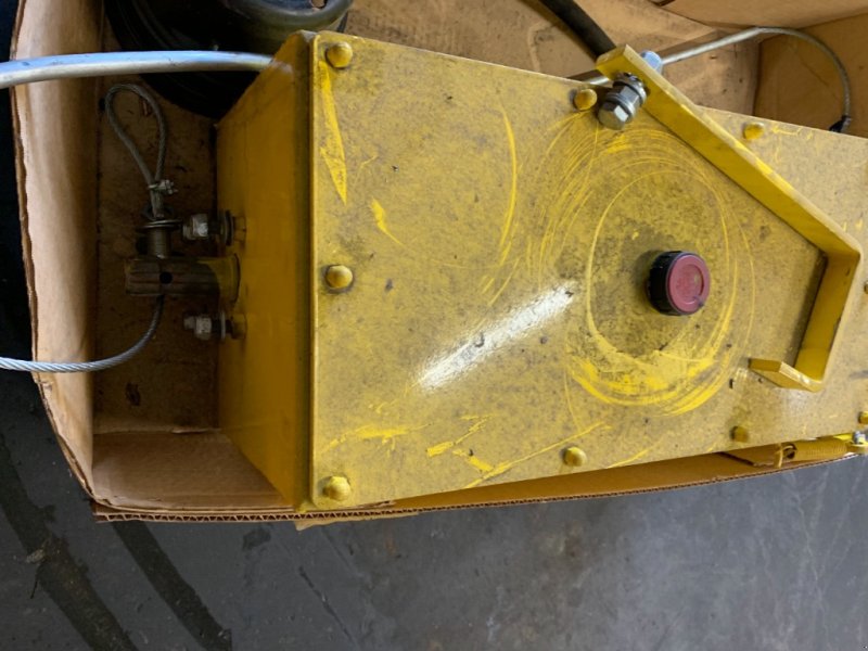 Wannenkipper of the type Sonstige PR 660/450/LC, Gebrauchtmaschine in VERNOUX EN VIVARAIS (Picture 1)