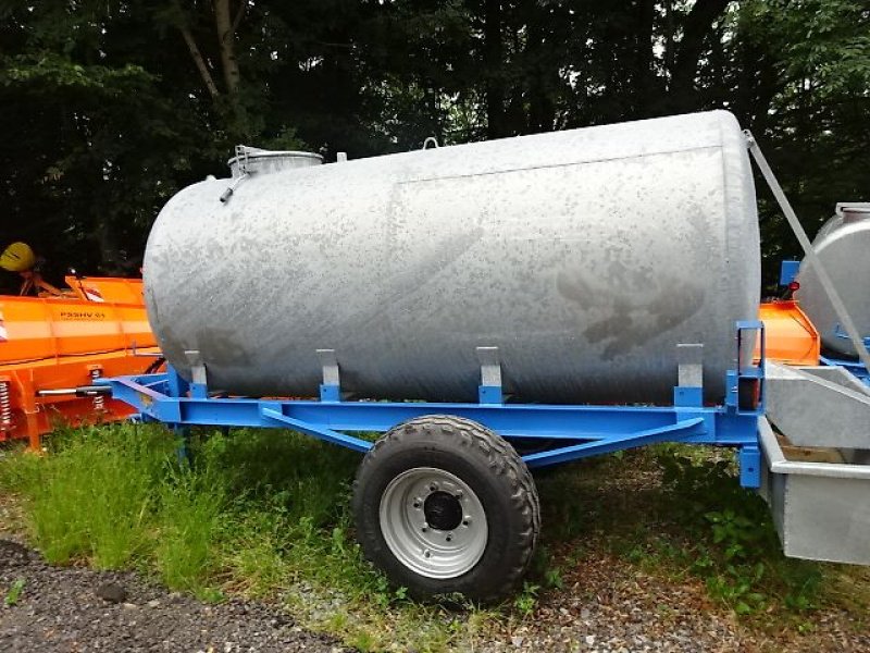 Wasserfass des Typs Bellon M 3000 Liter mit Tränkebecken und Fahrwerk, Neumaschine in Neureichenau (Bild 4)
