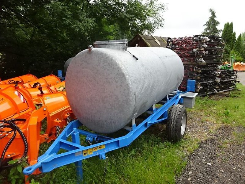 Wasserfass za tip M&H 3000 Liter mit Tränkebecken und Fahrwerk, Neumaschine u Neureichenau (Slika 10)