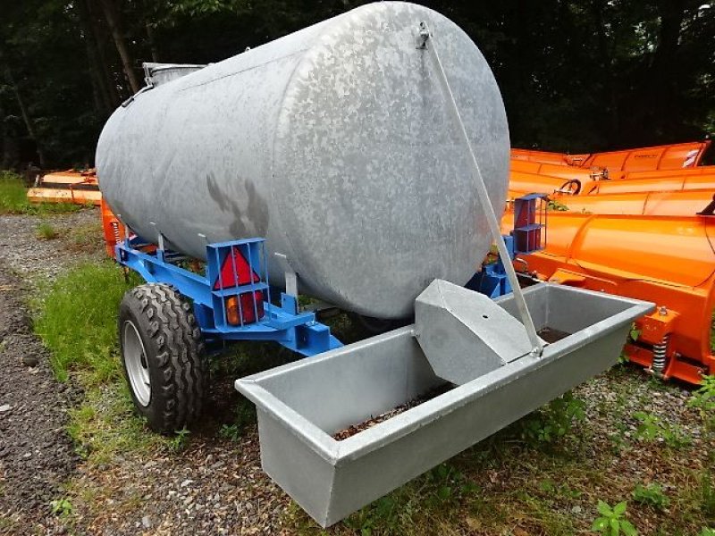 Wasserfass des Typs S&F 3000 Liter mit Tränkebecken und Fahrwerk, Neumaschine in Neureichenau (Bild 11)