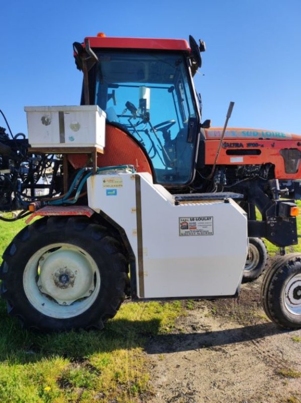 Weinbauspritze от тип Valtra 3500, Gebrauchtmaschine в ST ETIENNE DE MER MORTE (Снимка 3)