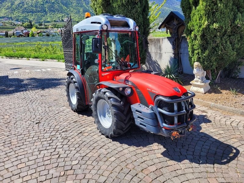 Weinbautraktor typu Antonio Carraro SRX 9800 - GA906, Gebrauchtmaschine w Eppan (BZ) (Zdjęcie 1)