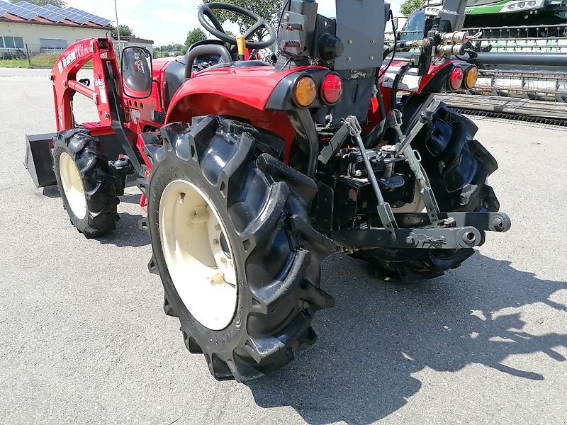 Weinbautraktor du type Branson 3100 inkl. Frontlader und Schaufel, Gebrauchtmaschine en Altenstadt (Photo 9)