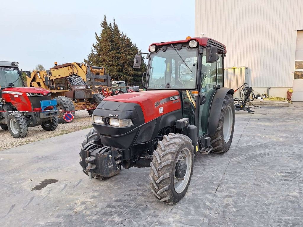 Weinbautraktor des Typs Case IH QUANTUM 95F, Gebrauchtmaschine in NOVES (Bild 1)