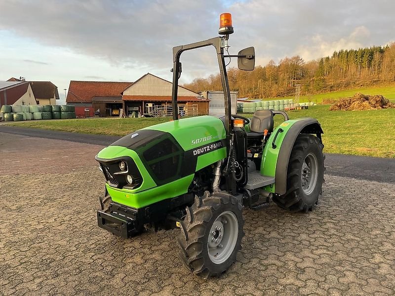 Weinbautraktor typu Deutz-Fahr 5070 DF Keyline, Neumaschine w Steinau  (Zdjęcie 4)