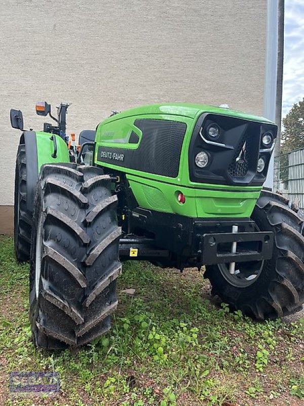 Weinbautraktor of the type Deutz-Fahr Traktor 4070E, Gebrauchtmaschine in Zweibrücken (Picture 2)