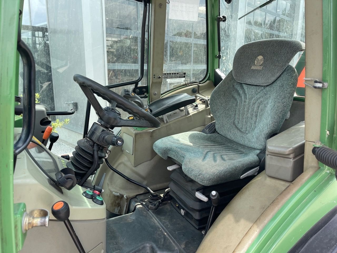 Weinbautraktor des Typs Fendt 208F Smalspoor trekker, Gebrauchtmaschine in Holten (Bild 5)