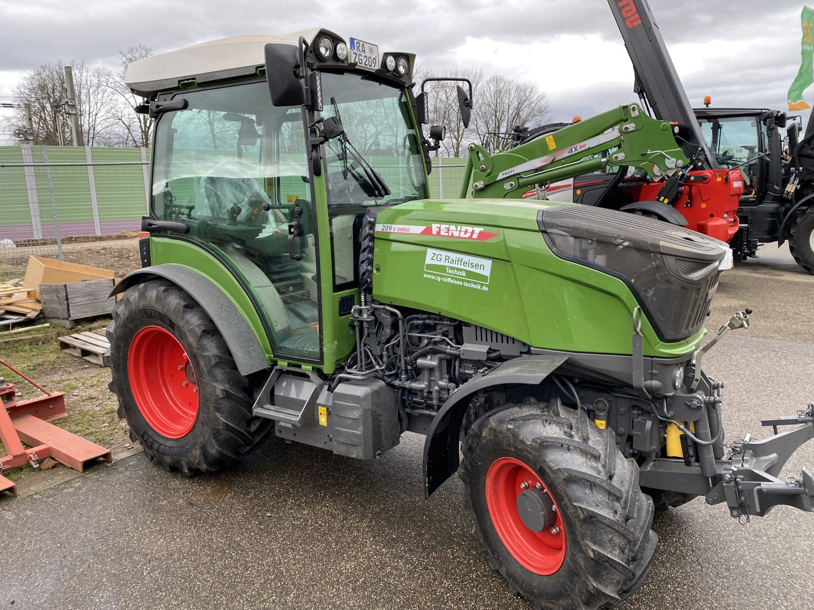 Weinbautraktor typu Fendt 209 V, Gebrauchtmaschine v Sinzheim (Obrázok 2)