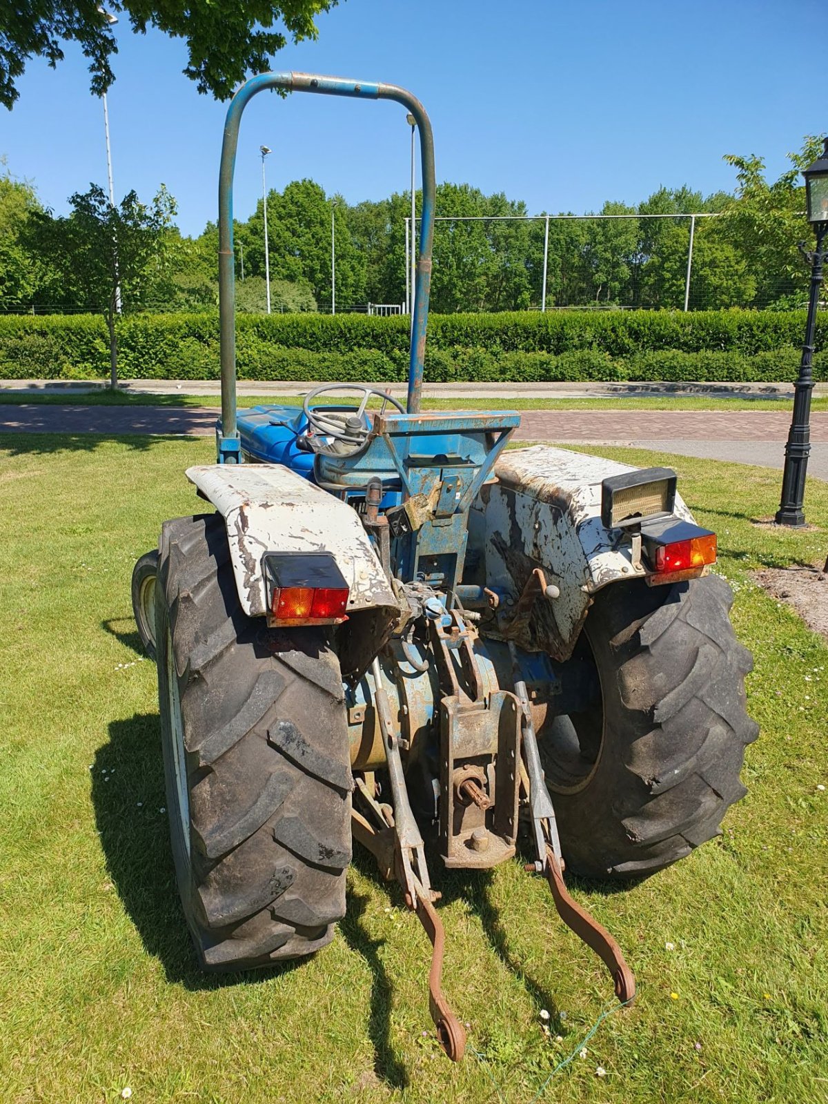 Weinbautraktor des Typs Ford 2x 4110 Smalspoor Tractor, Gebrauchtmaschine in Weiteveen (Bild 10)