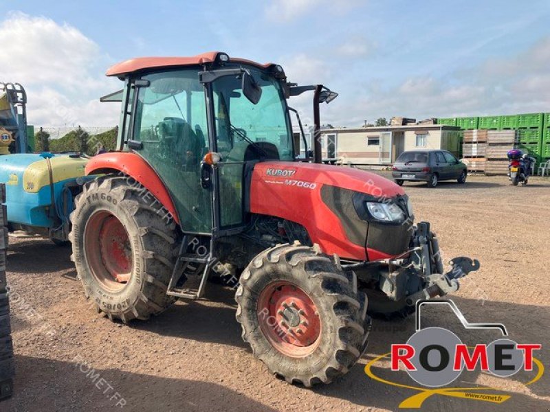 Weinbautraktor tip Kubota M7060, Gebrauchtmaschine in Gennes sur glaize (Poză 2)