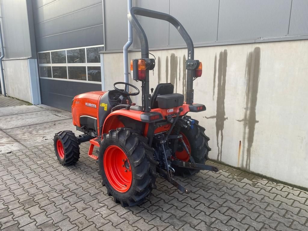 Weinbautraktor des Typs Kubota STW 40, Gebrauchtmaschine in Giethoorn (Bild 4)