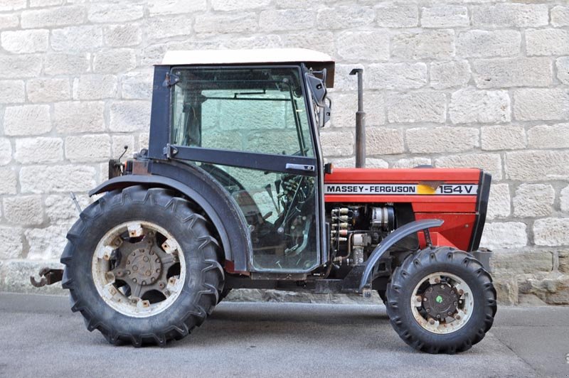 Weinbautraktor tip Massey Ferguson 154, Gebrauchtmaschine in Hofheim (Poză 4)