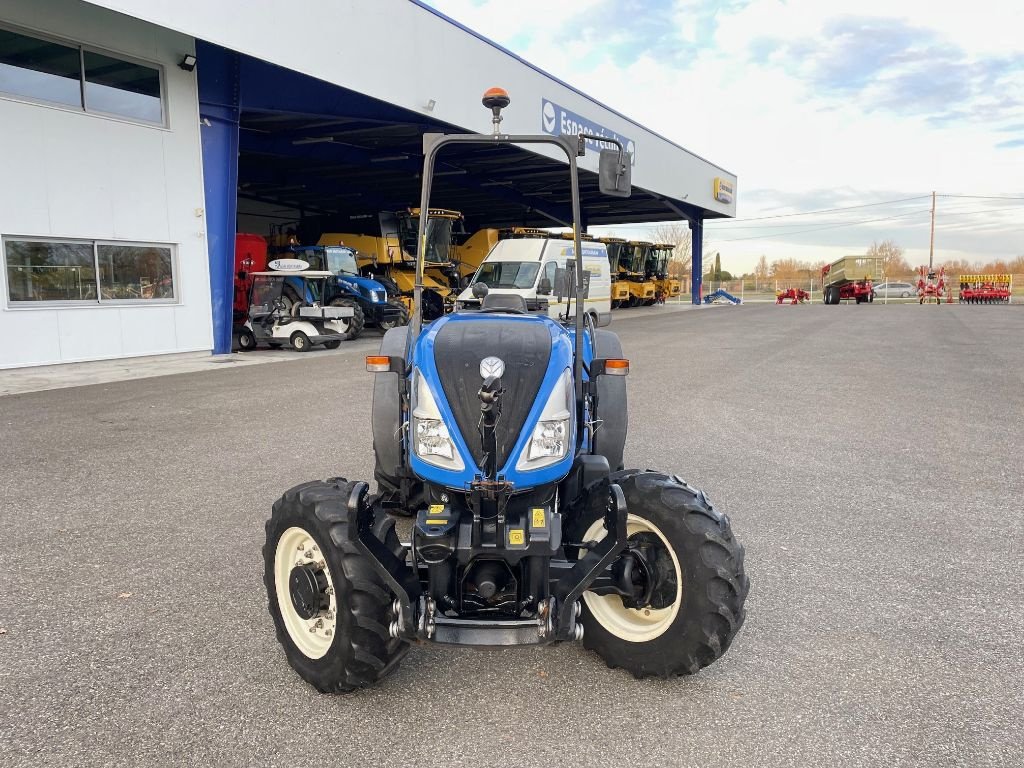 Weinbautraktor des Typs New Holland T 4.100 LP, Gebrauchtmaschine in Montauban (Bild 2)