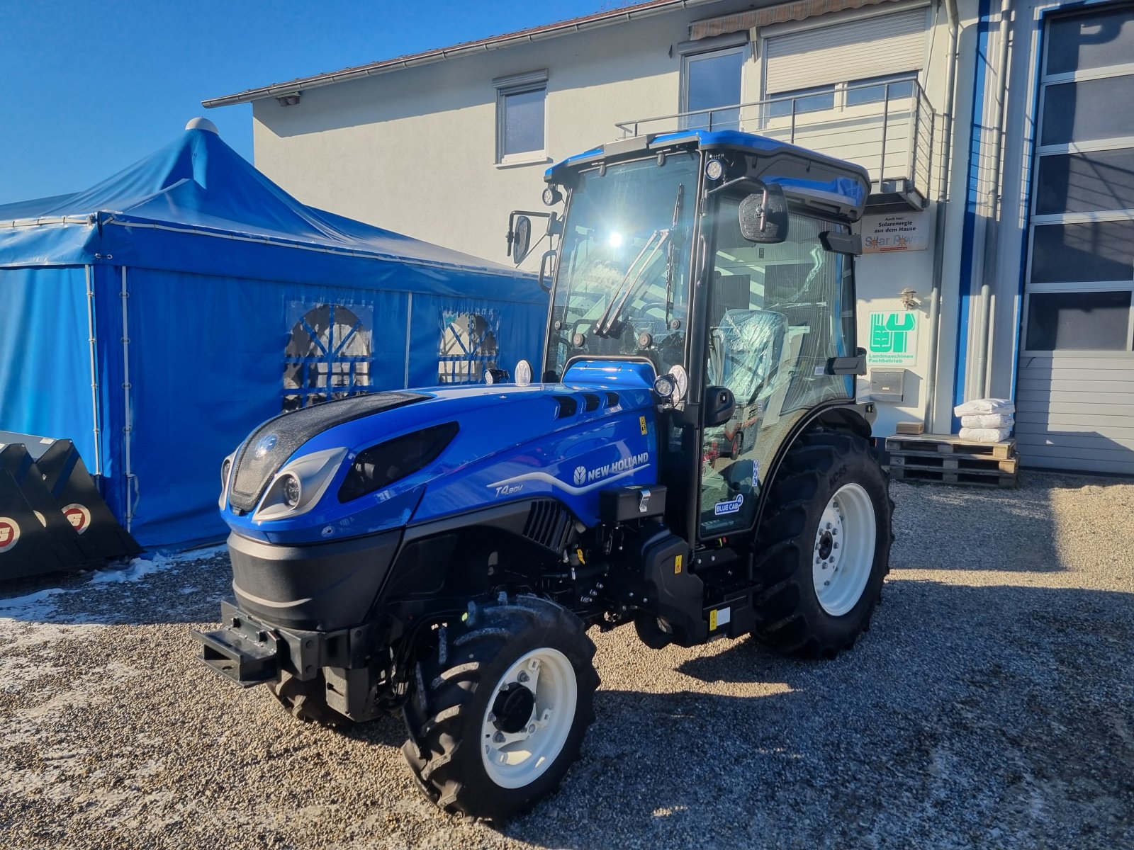 Weinbautraktor tip New Holland T 4.80V, Neumaschine in Sölden (Poză 1)