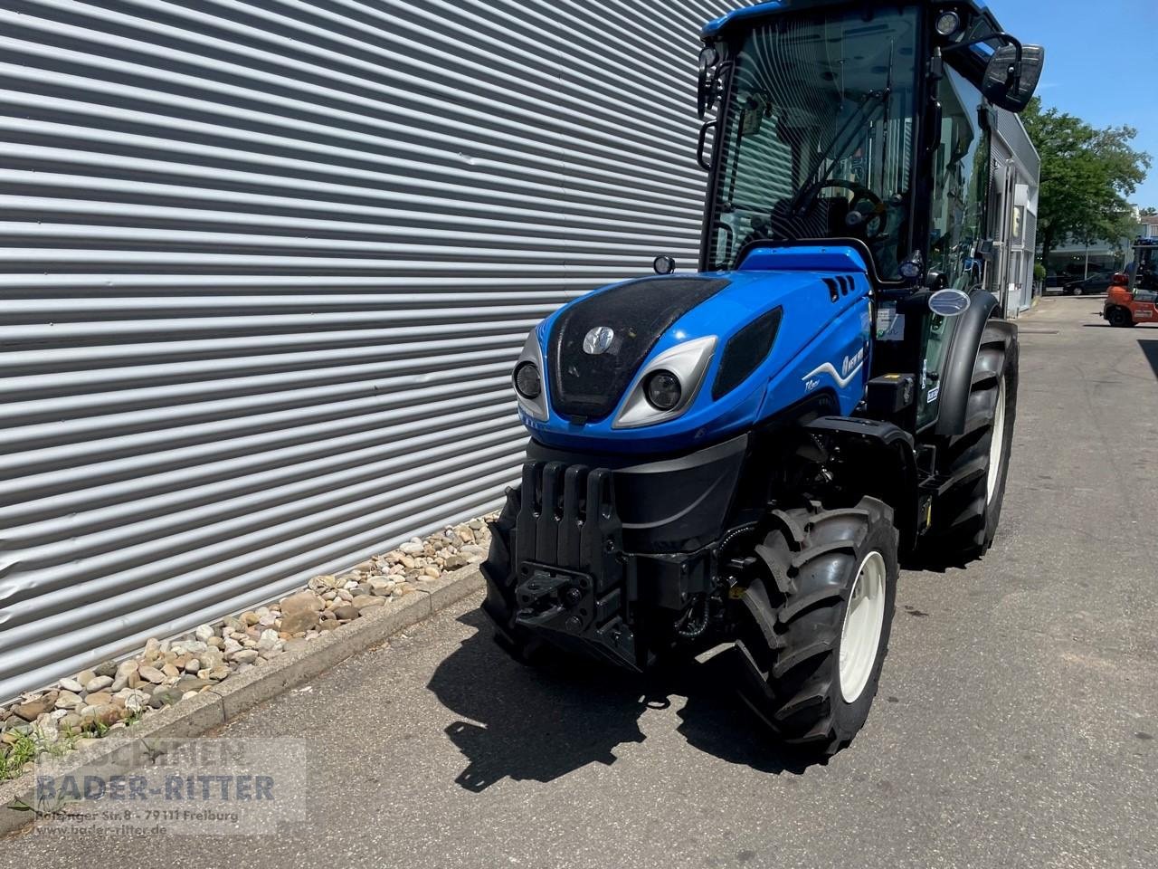 Weinbautraktor of the type New Holland T 4.90V CAB STAGE 5, Neumaschine in Freiburg (Picture 3)