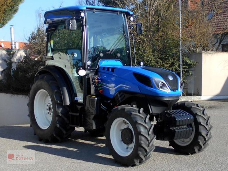 Weinbautraktor of the type New Holland T4.100 F/N/V (Stage V), Neumaschine in Ziersdorf (Picture 1)