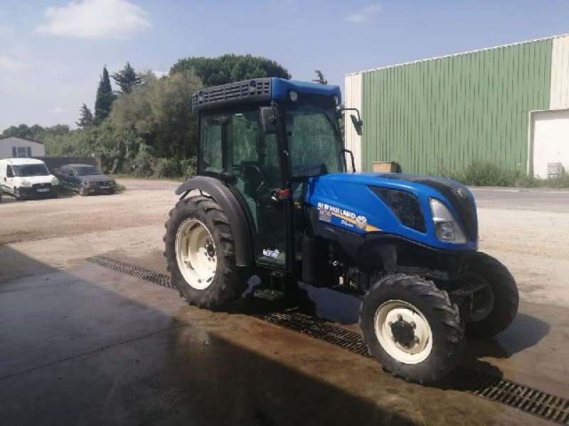 Weinbautraktor του τύπου New Holland T4.80N, Gebrauchtmaschine σε SAINT-HILAIRE-DE-BRETHMAS (Φωτογραφία 2)