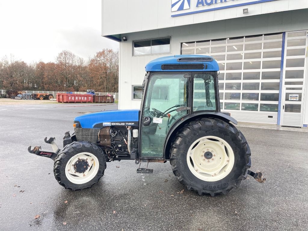 Weinbautraktor of the type New Holland TN 80 F, Gebrauchtmaschine in Montauban (Picture 4)