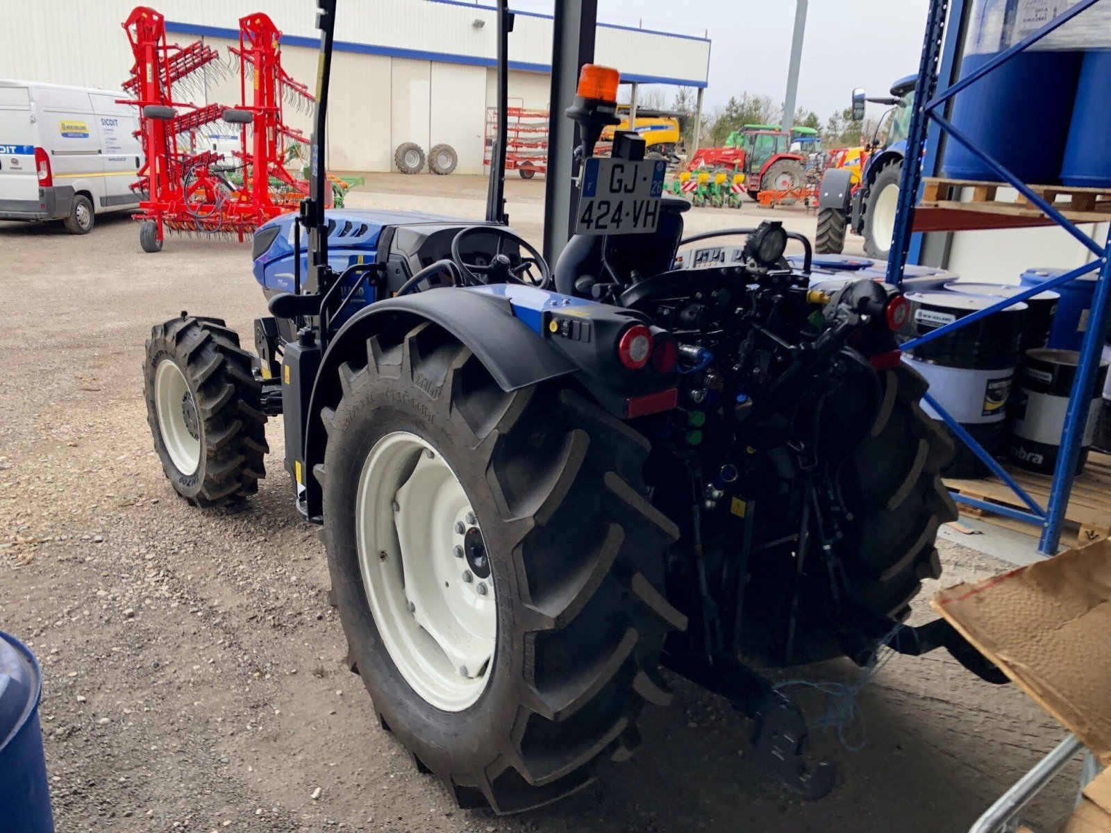 Weinbautraktor a típus New Holland Tracteur fruitier T4.120 F Rops stage V New Hollan, Gebrauchtmaschine ekkor: ROYNAC (Kép 3)