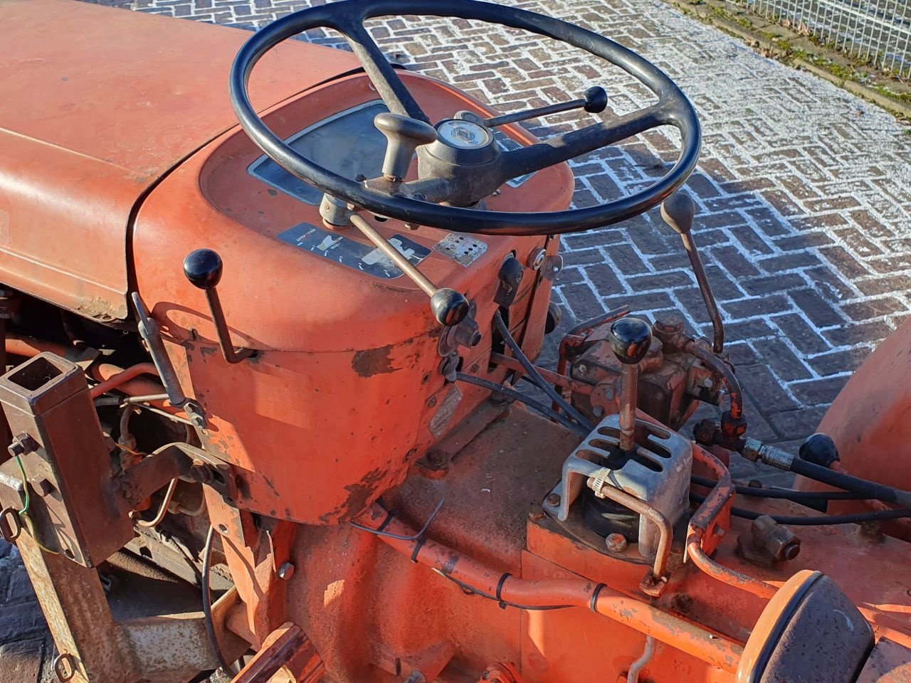 Weinbautraktor tip Renault R80, Gebrauchtmaschine in Weiteveen (Poză 4)