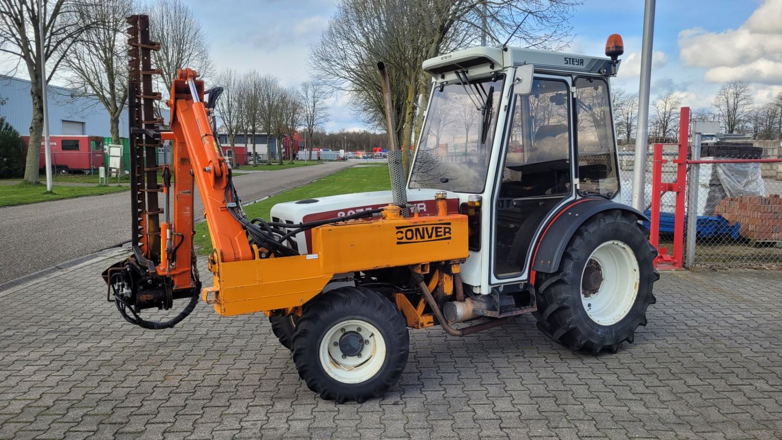 Weinbautraktor des Typs Sonstige STEYR 8075 AS 4WD Smalspoor met maaiarm maaibalk, Gebrauchtmaschine in Schoonebeek (Bild 2)