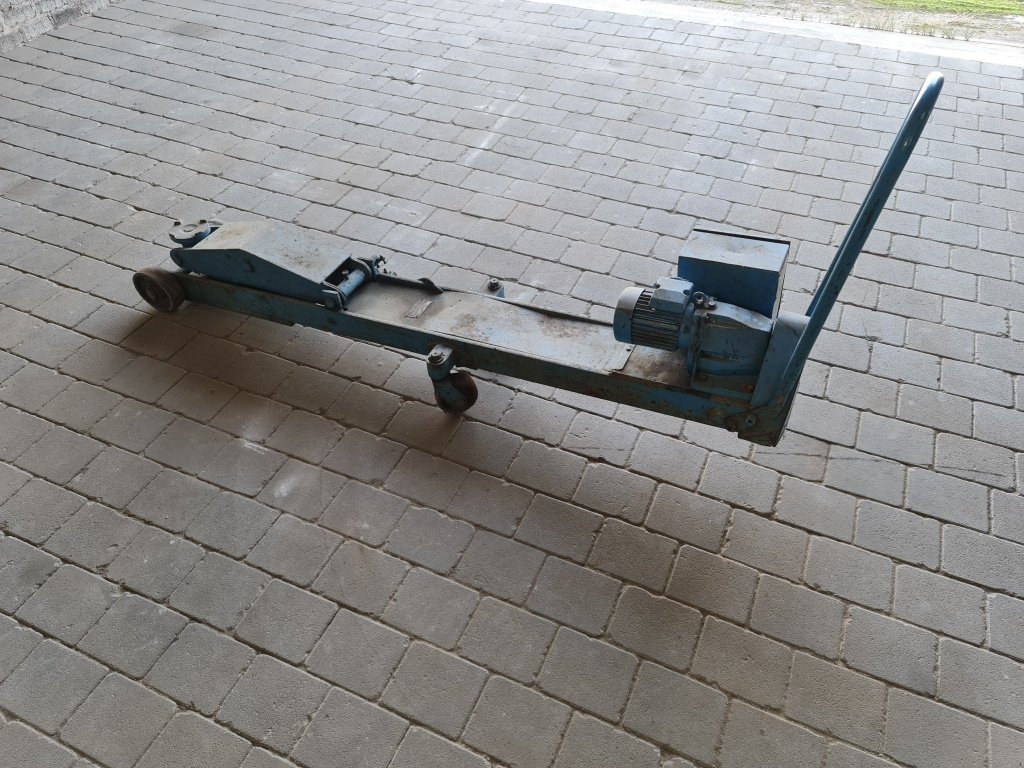 Werkstattausstattung des Typs VEB Fahrzeugwerke Wagenheber fahrbar Rangierheber, Gebrauchtmaschine in Großschönbrunn (Bild 3)