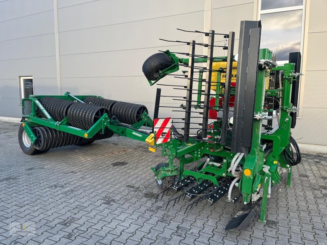 Wiesenegge des Typs Düvelsdorf Green Rake Expert 6 m, Neumaschine in Neuhof - Dorfborn (Bild 1)