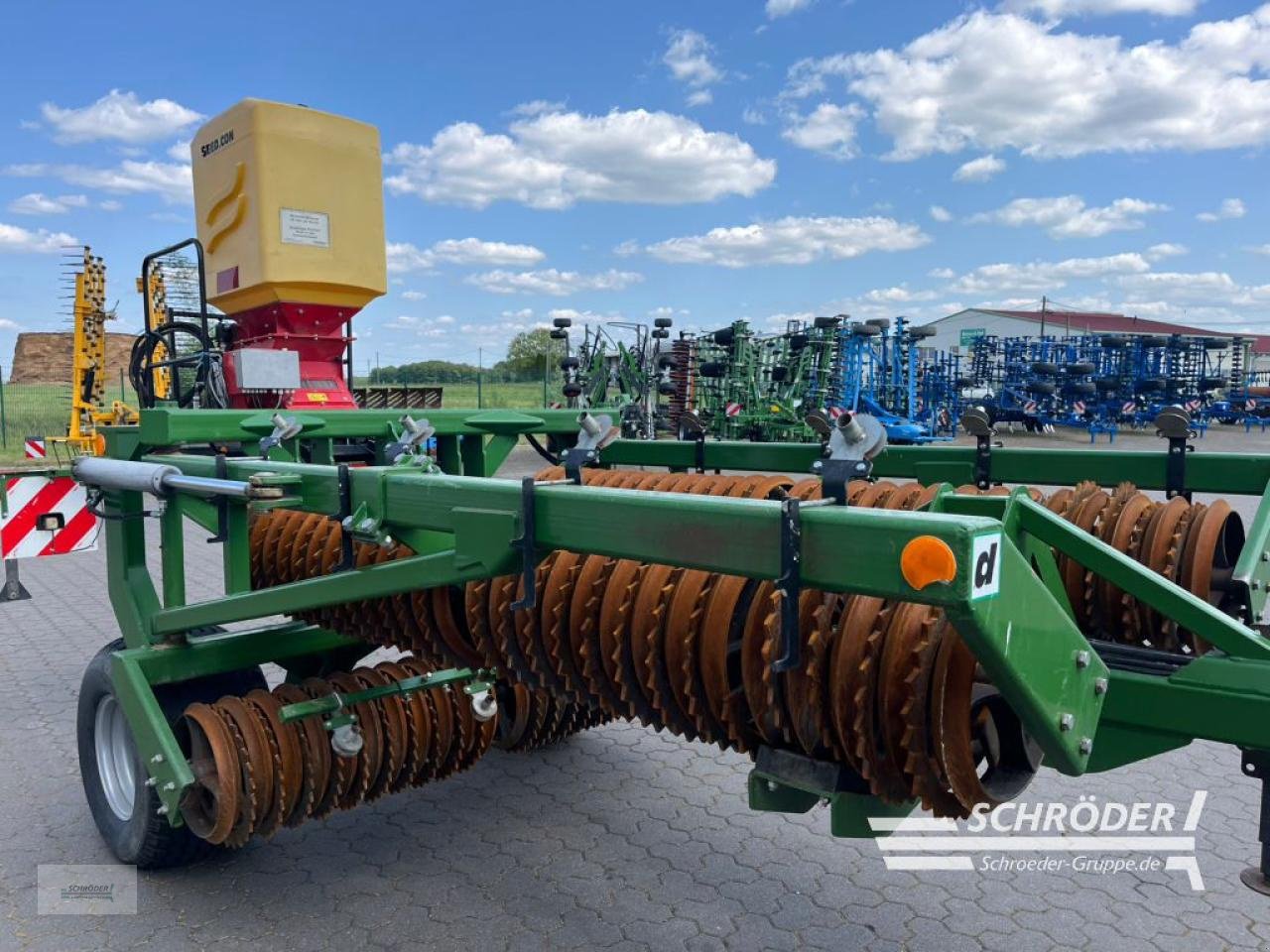 Wiesenegge of the type Düvelsdorf GREEN RAKE PLUS 7,50 M + TERRA ROLLER, Gebrauchtmaschine in Leizen (Picture 3)