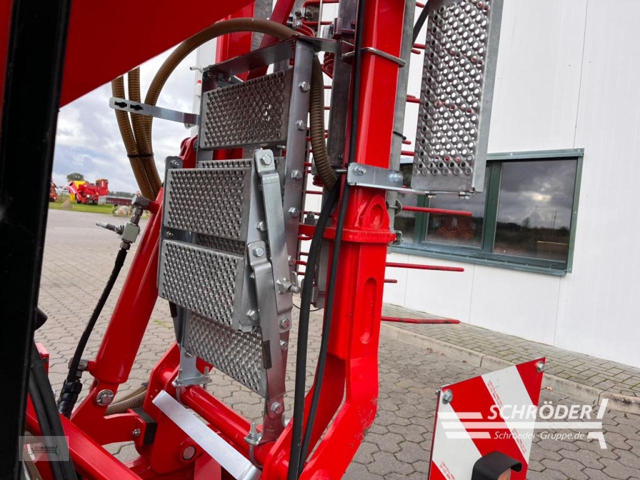 Wiesenegge des Typs Güttler GREENMASTER 800 / EPS 5, Neumaschine in Leizen (Bild 4)