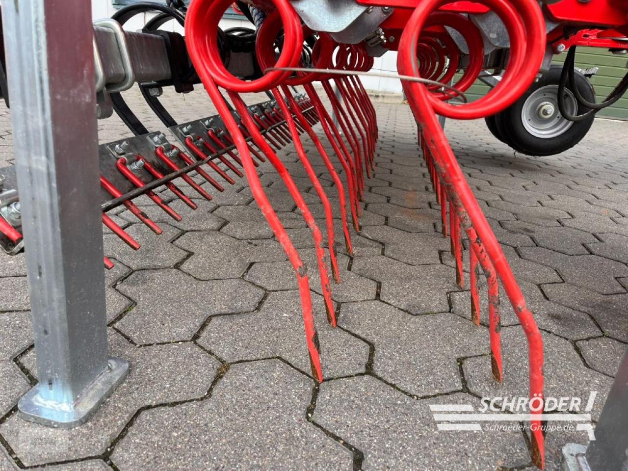 Wiesenegge des Typs Güttler GREENMASTER 800 / EPS 5, Neumaschine in Leizen (Bild 11)