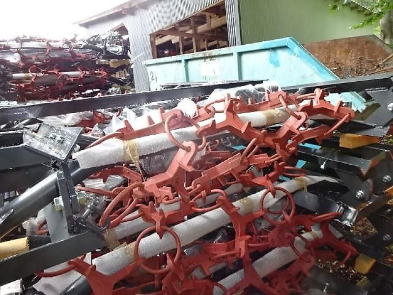 Wiesenegge typu H-L-M 6 Meter- 4 Reihig - Schwere Ausführung - 1- Z - Kombistern-  hydraulisch klappbar, Neumaschine v Neureichenau (Obrázek 7)