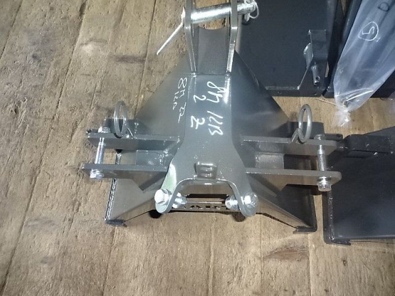 Wiesenegge des Typs H-L-M H - L - M - Wiesenegge 8 Meter- 4 Reihig- 3 Teilig-2 Zylinder -  Sehr schwere Ausführung, Neumaschine in Neureichenau (Bild 11)