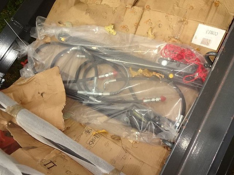 Wiesenegge des Typs H-L-M H - L - M - Wiesenegge 8 Meter- 4 Reihig- 3 Teilig-2 Zylinder -  Sehr schwere Ausführung, Neumaschine in Neureichenau (Bild 3)