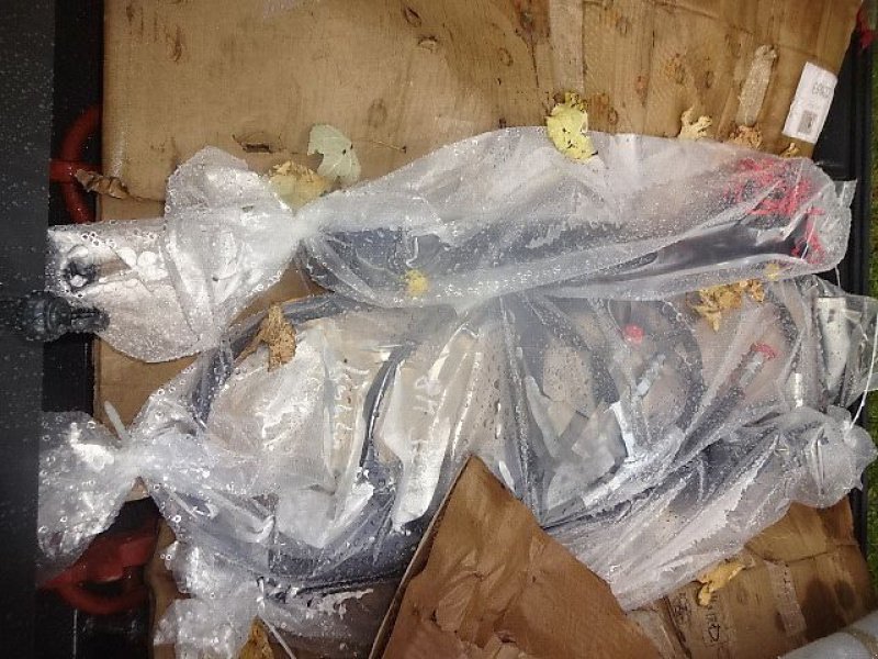 Wiesenegge des Typs H-L-M H - L - M - Wiesenegge 8 Meter- 4 Reihig- 3 Teilig-2 Zylinder -  Sehr schwere Ausführung, Neumaschine in Neureichenau (Bild 12)