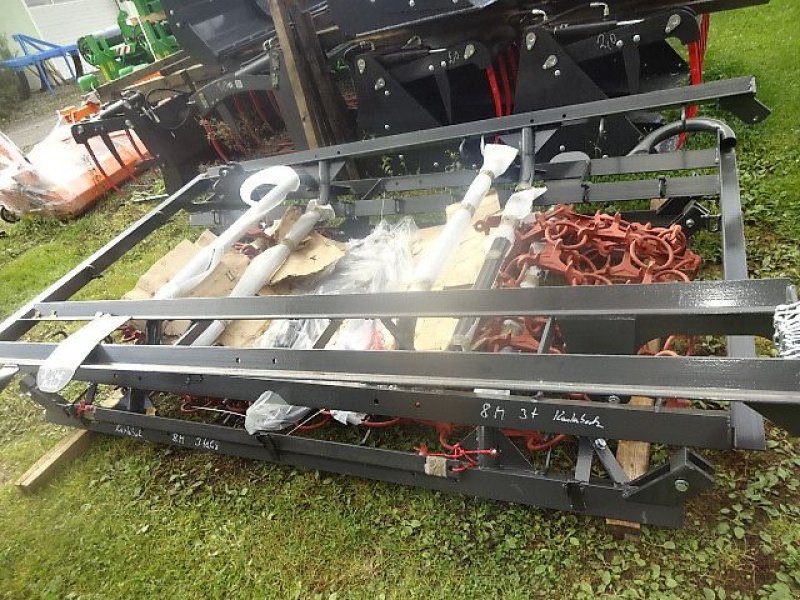 Wiesenegge des Typs H-L-M H - L - M - Wiesenegge 8 Meter- 4 Reihig- 3 Teilig-2 Zylinder -  Sehr schwere Ausführung, Neumaschine in Neureichenau (Bild 1)
