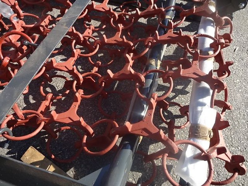 Wiesenegge of the type H-L-M Wiesenegge- 5 Meter -4 R - 1 Z -  schwere Ausführung- hydraulisch klappbar, Neumaschine in Neureichenau (Picture 10)