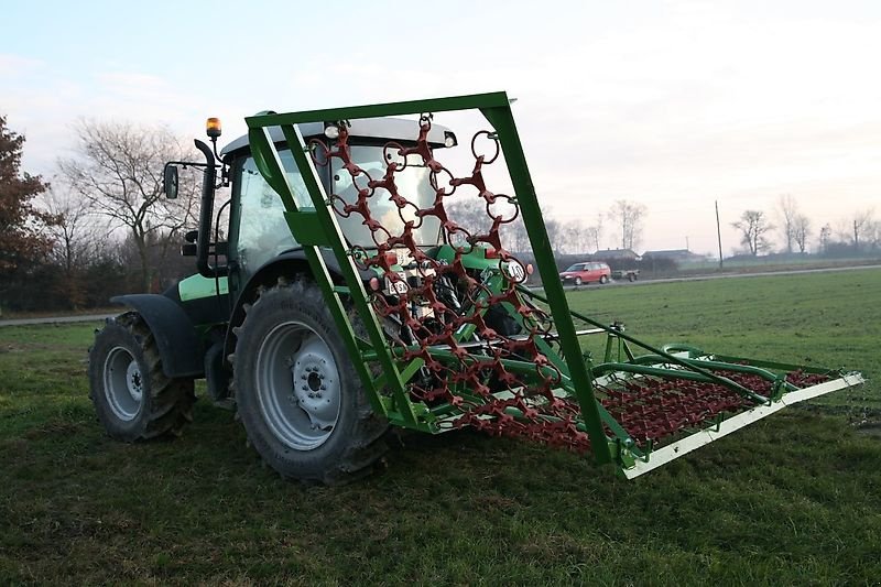 Wiesenegge of the type H-L-M Wiesenegge- 5 Meter -4 R - 1 Z -  schwere Ausführung- hydraulisch klappbar, Neumaschine in Neureichenau (Picture 18)